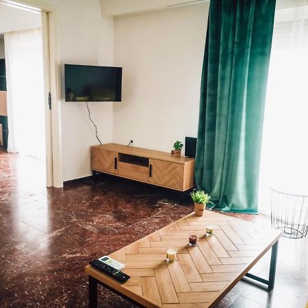 Explore Greece From Colorful City Centre Apartment Chalkís Zewnętrze zdjęcie